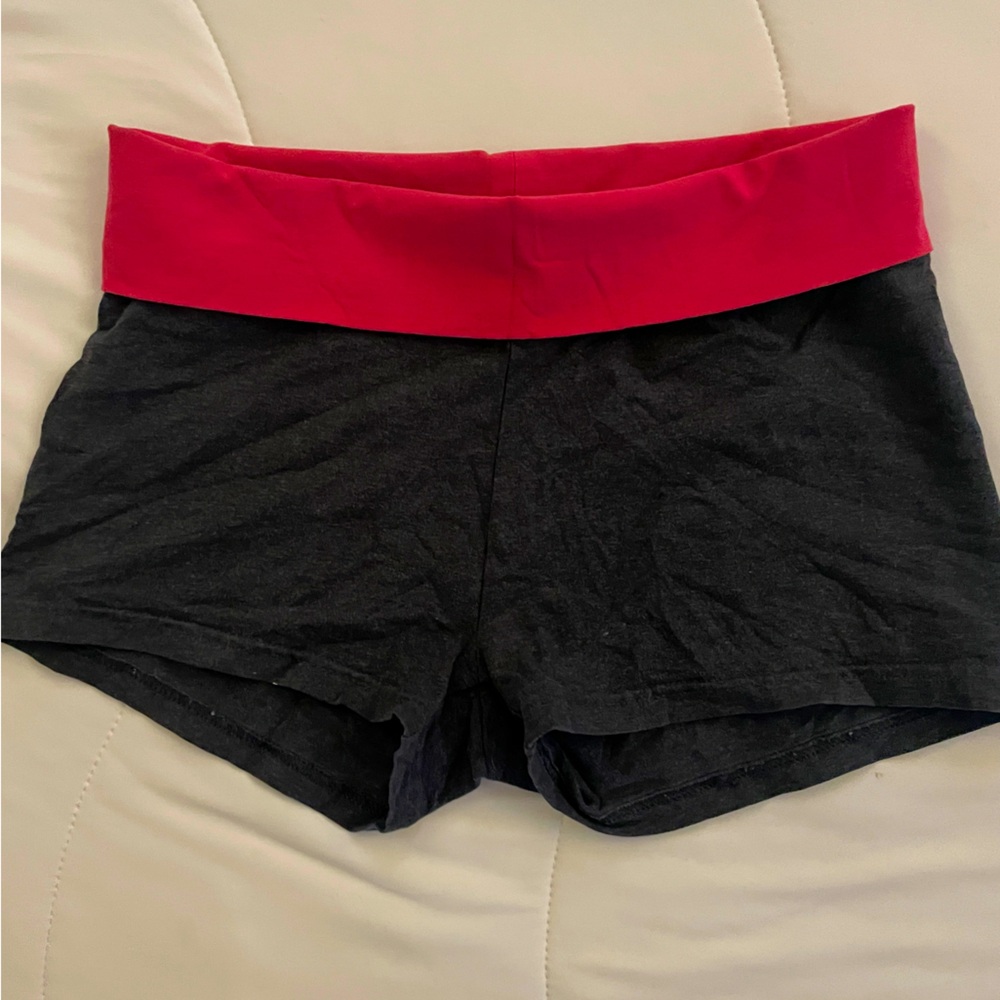 Arie medium sized grey and pink feather shorts yoga shorts.